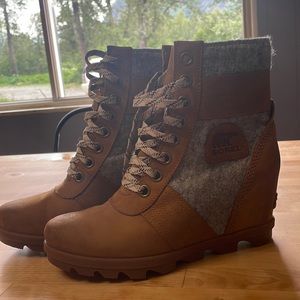 Excellent Condition Sorel Lexie Wedge Boots